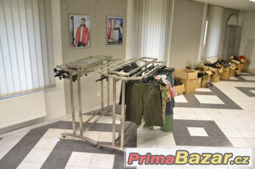 Prodám vybavení několika prodejen s oblečením – fotografie 4