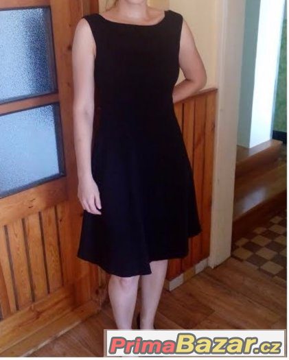 Elegantní černé šaty – fotografie 1