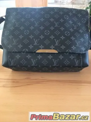 Louis Vuitton messenger