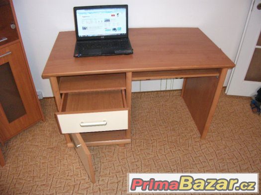 PC stůl super stav i kvalita – fotografie 4