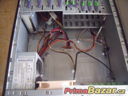 Černá PC skříň + mechanika + zdroj + větrák ZAMYKACÍ – fotografie 2