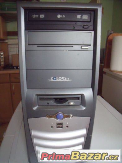 Černá PC skříň + mechanika – fotografie 1