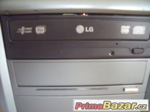 Černá PC skříň + mechanika – fotografie 3