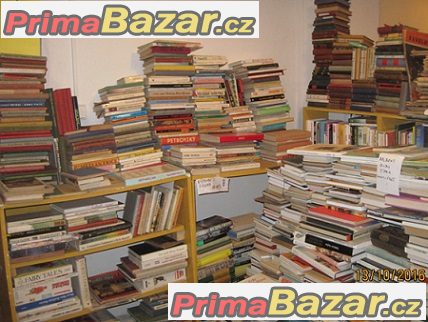 Prodám velmi levně 2 000 knih, – fotografie 1