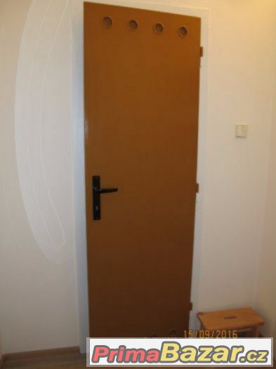 Prodám starší dveře 60 pravé – fotografie 1