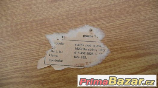 Retro stolek pod televizi – fotografie 5