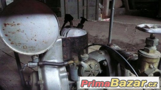 Spalovací motor s čerpadlem – fotografie 4