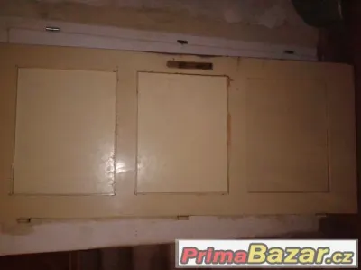 Dřevěné dveře 80L plné