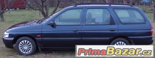 Auto FORD ESCORT včetně zimních a letních pneu s disky – fotografie 3