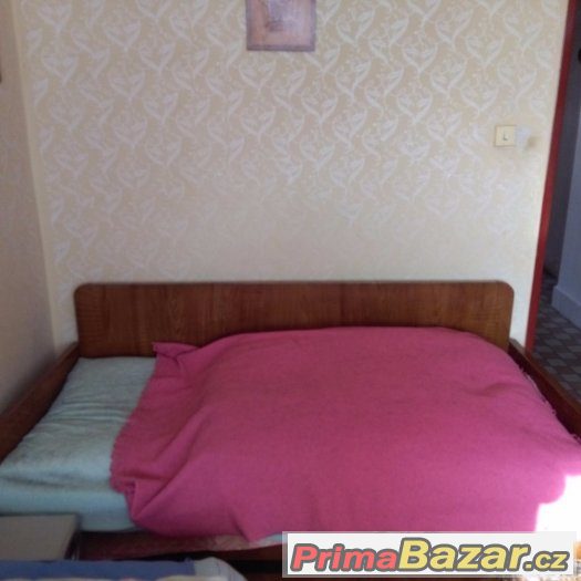 Daruji zdarma starý bytelný gauč s ůl.prostorem – fotografie 1