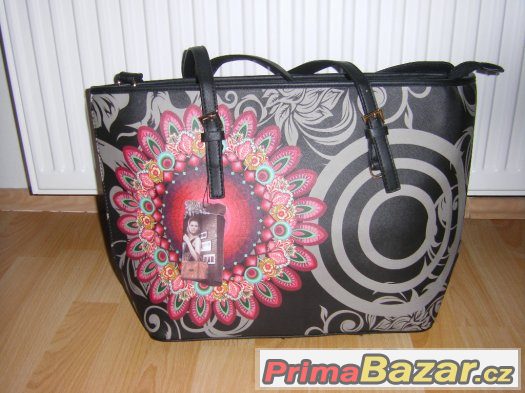 kabelka styl Desigual černá – fotografie 1