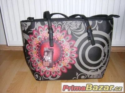 kabelka styl Desigual černá