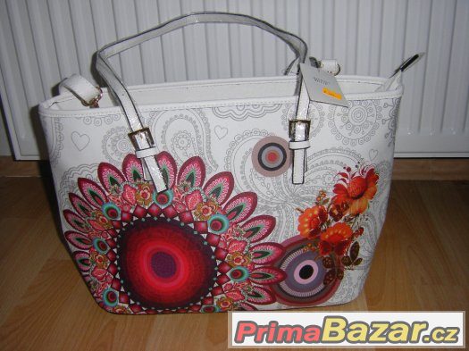 kabelka styl Desigual barevná – fotografie 1