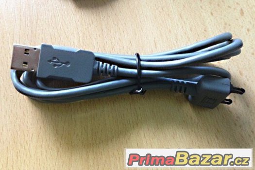 autonabíječka a USB kabel na starší Sony Ericsson (vidličky) – fotografie 2