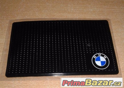 protiskluzová podložka BMW na palubovku doprava zdarma – fotografie 1