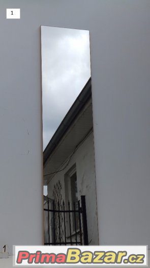 Zrcadlo závěsný – fotografie 1