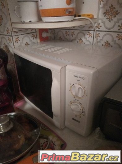 Prodám mikrovlnku zanussi 700,-- použitá – fotografie 1