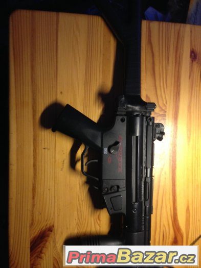 MP-5 R, Desert Eagle - airsoft – fotografie 1
