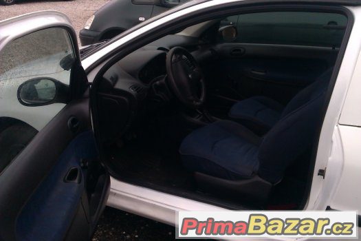 PEUGEOT 206 1,1i - Pickup r.:2005 – fotografie 5