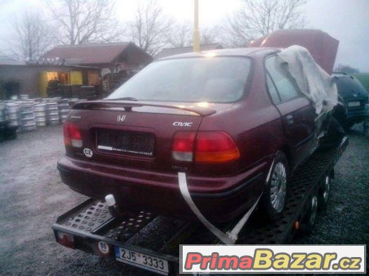 Honda Civic Sedan na náhradní díly rv. 1998 – fotografie 1