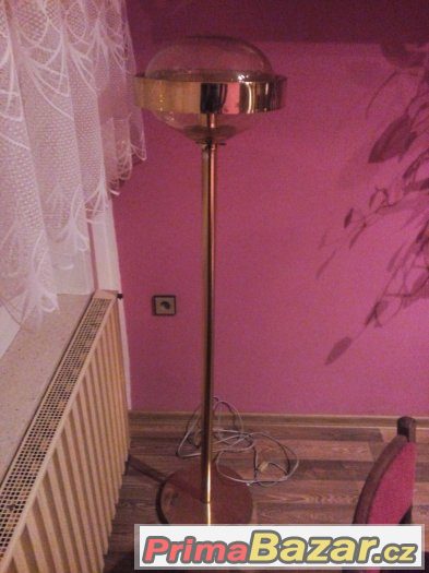 Stará stojící lampa. – fotografie 2