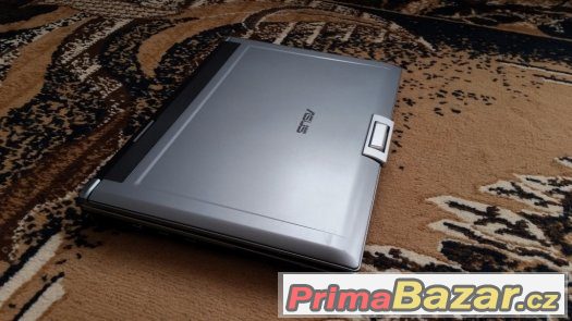 Asus F5R series krasny stav – fotografie 3