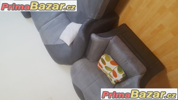 Rozkladaci sedacka 4 mesice stara zachovala – fotografie 3