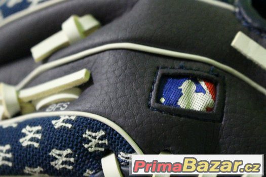 Baseballová rukavice Wilson – fotografie 4