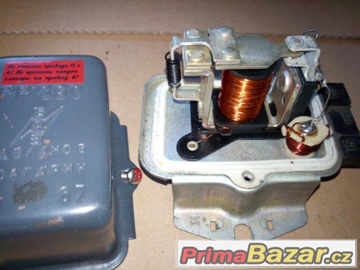 2 x regulátor napětí, 2 x relé, 1 x elektronický spínač. – fotografie 4