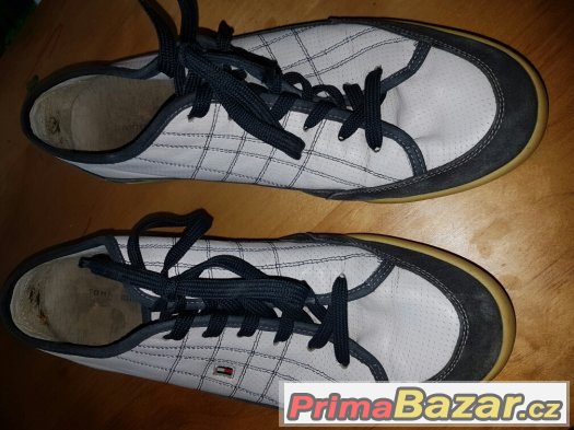 znackove nosene tomy hilfiger – fotografie 2