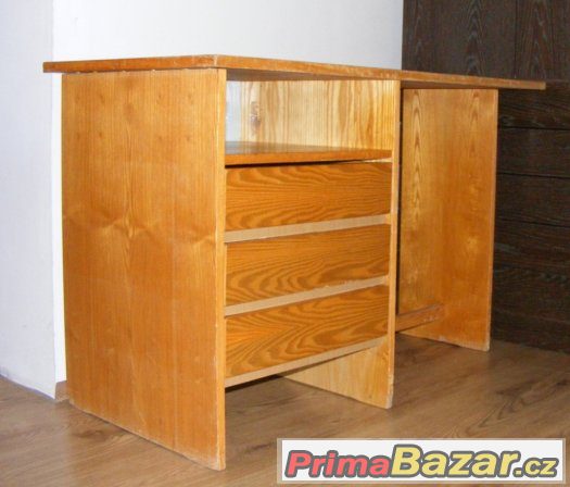 Starší psací stůl – fotografie 1