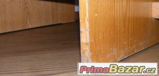 Starší psací stůl – fotografie 4