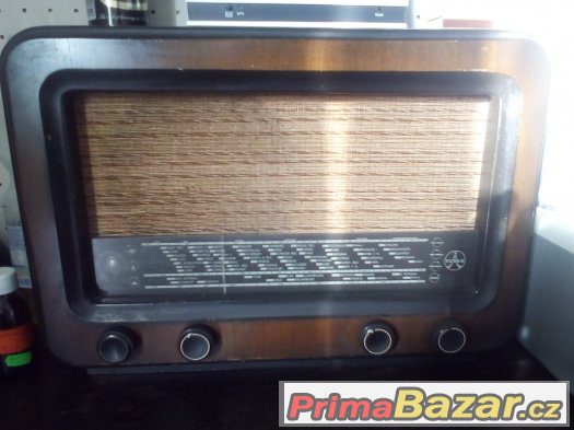 Starožitný psací stůl a radio – fotografie 1