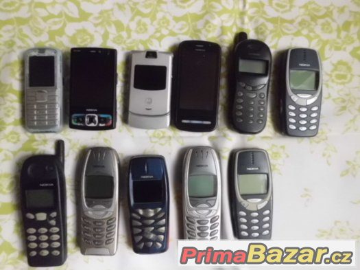 Sbírka pěkných retro sběratelských telefonů - Nokia a další – fotografie 1