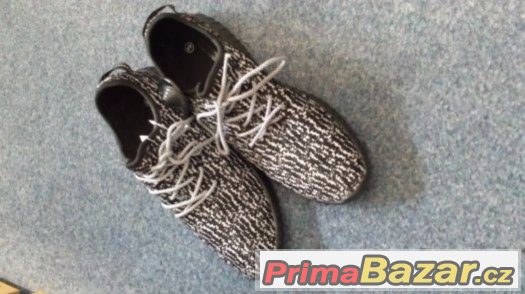 Yeezy Pirate Black, vel. 42.43,44 – fotografie 2