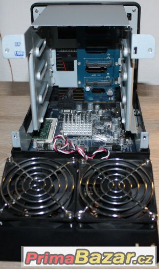 NAS Synology DS410 – fotografie 3