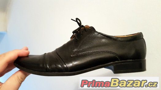Prodám kvalitní kožené černé boty velikosti 38. – fotografie 1