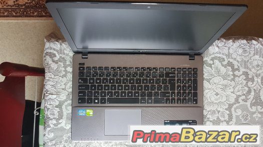 Herní notebook ASUS – fotografie 3