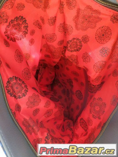 Velká DESIGUAL kabelka s pieroty za polovinu – fotografie 5