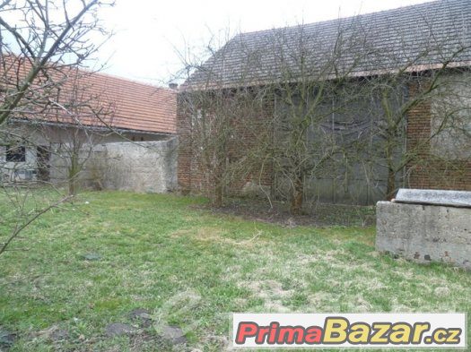 Rodinný dům 7+1, podíl 1/2, vč. pozemku s hospodářskými stav – fotografie 5