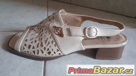 Béžové sandály (vel. 38) – fotografie 1