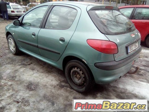 Prodám nebo vyměním Peugeot 206 1.1 44 kw, benzín, r.v 2000 – fotografie 3