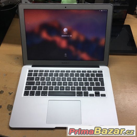 Macbook Air 13" 2015, core i5, 1,6GHz/4GB/128GB – fotografie 1