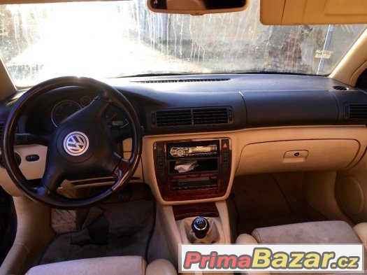 TOP: Volkswagen Passat  1,9 TDI 96kw Highline sedan – fotografie 4