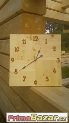 Ručně vyráběné dřevěné hodiny