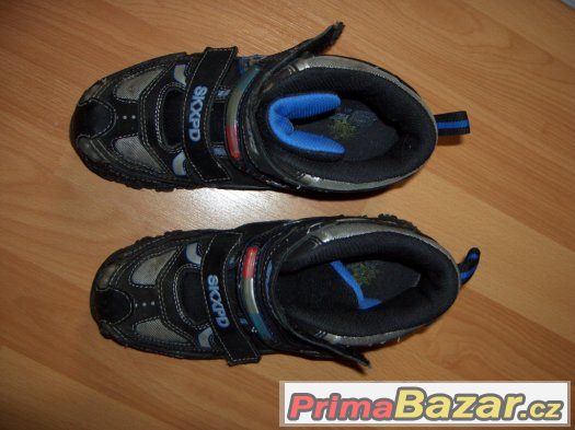 Blikací sportovní boty – fotografie 4