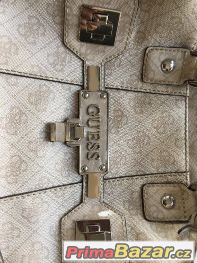 GUESS KABELKA BEZOVA – fotografie 2