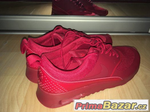 Nike AirMax Thea Triple Red – fotografie 2