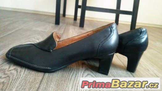 Luxusní nové kožené boty, lodičky, polobotky, černé elegantn – fotografie 1