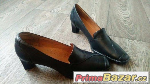 Luxusní nové kožené boty, lodičky, polobotky, černé elegantn – fotografie 3